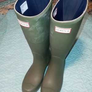 Rubber rain boots